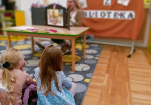 Wysłuchanie ciekawych bajek