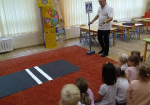 Jak przechodzimy przez pasy?